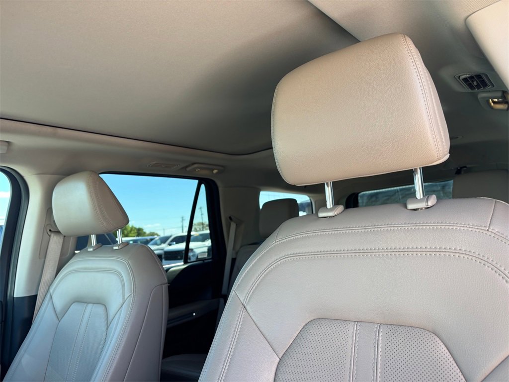 Used 2024 Ford Expedition Limited image 13