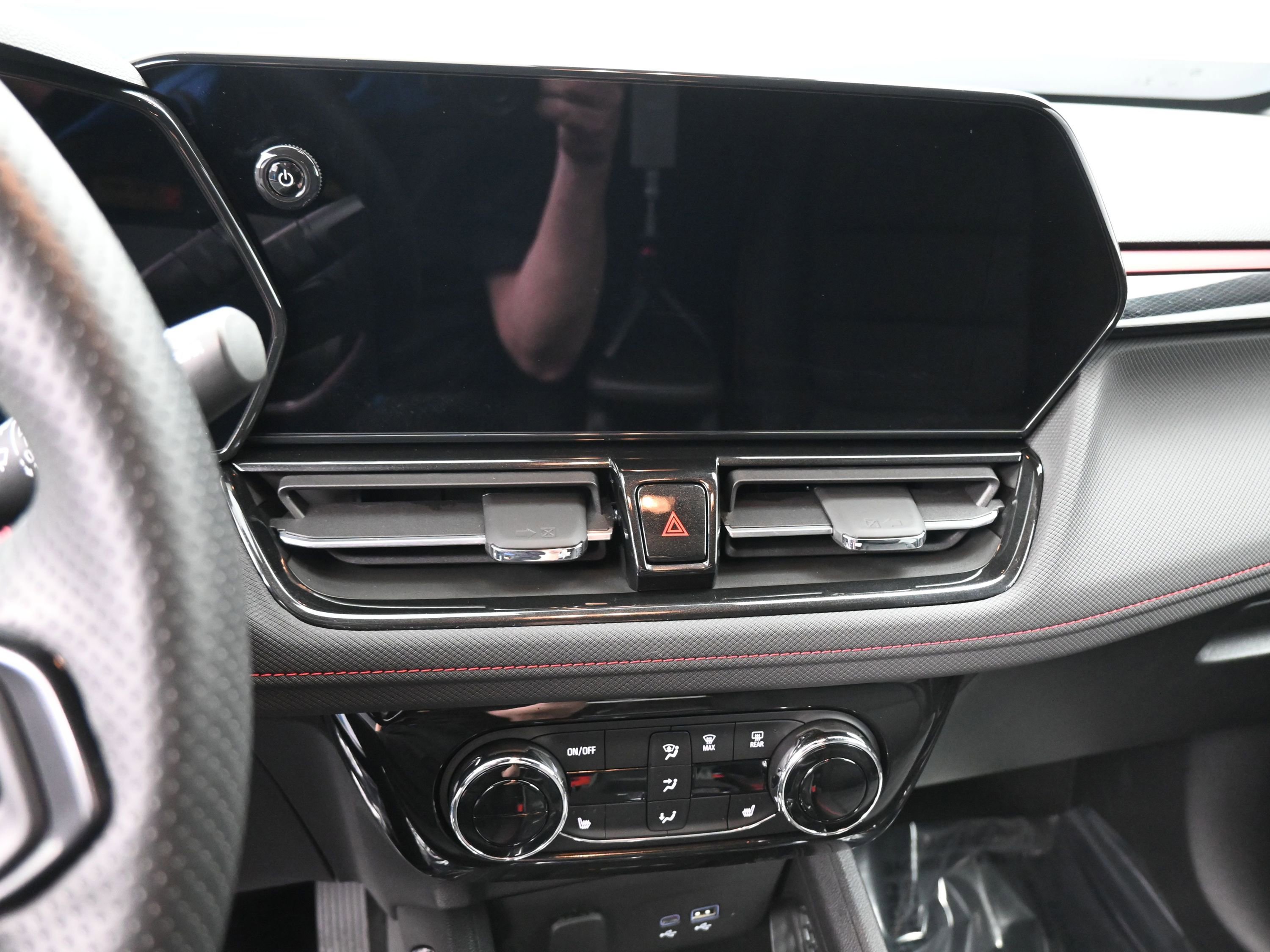 Certified 2025 Chevrolet TrailBlazer RS w/ Convenience Package image 15