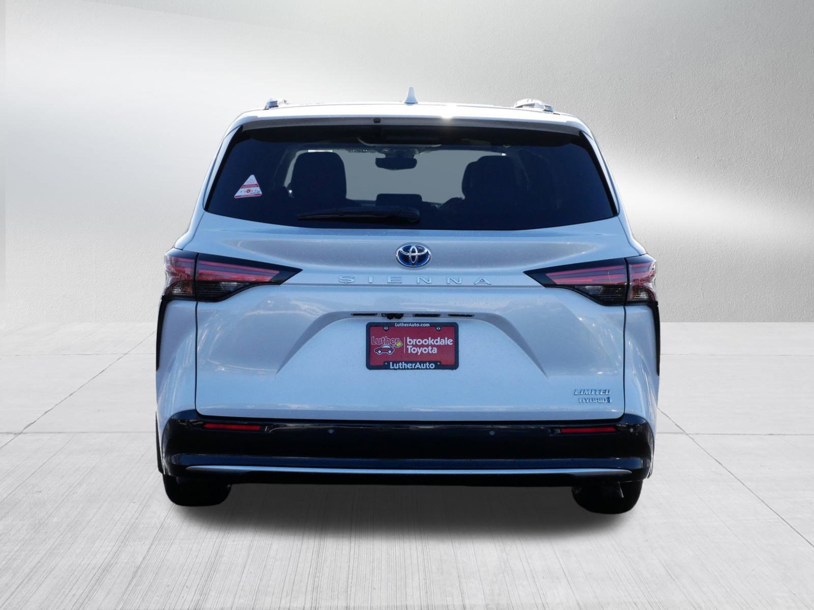 Certified 2024 Toyota Sienna Limited FWD image 6
