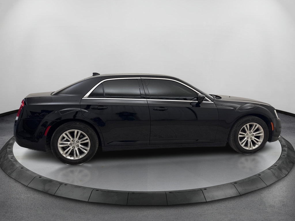 Used 2018 Chrysler 300 Touring w/ Driver Convenience Group RWD image 4
