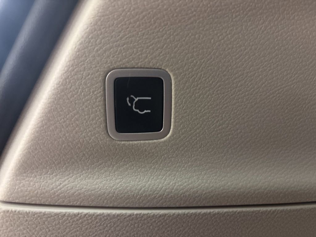 Used 2023 Chrysler Pacifica Touring-L image 31
