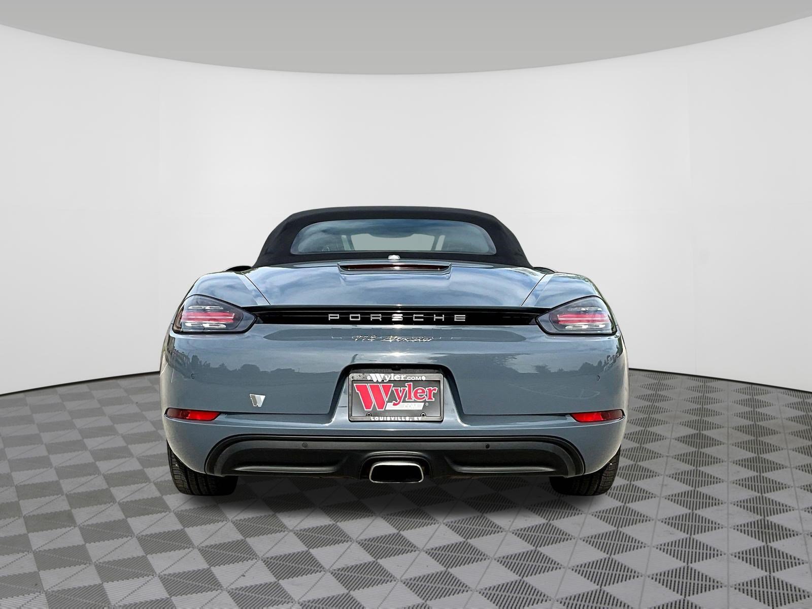 Used 2017 Porsche 718 Boxster RWD image 5