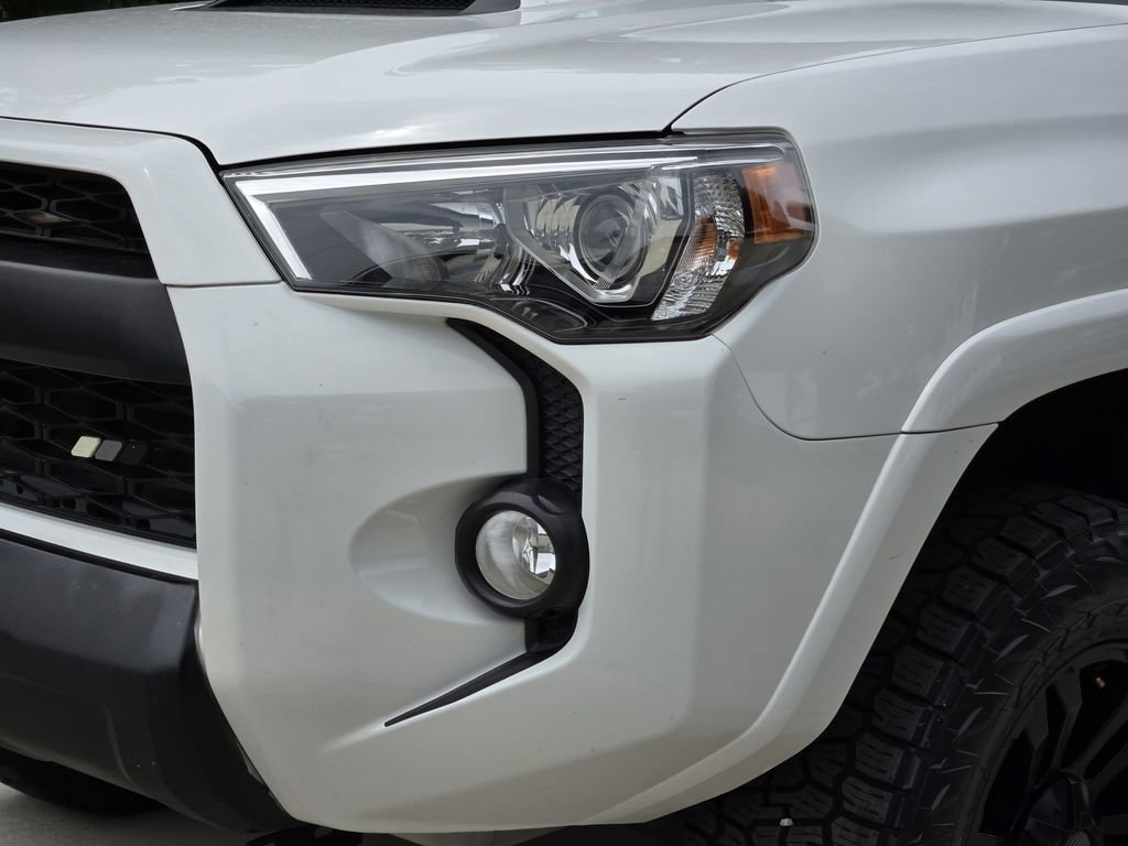 Used 2018 Toyota 4Runner TRD Off-Road AWD/4WD image 12