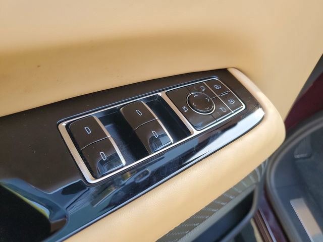Used 2025 Cadillac Escalade IQ Sport 2 w/ LPO, ONYX Package AWD/4WD image 9