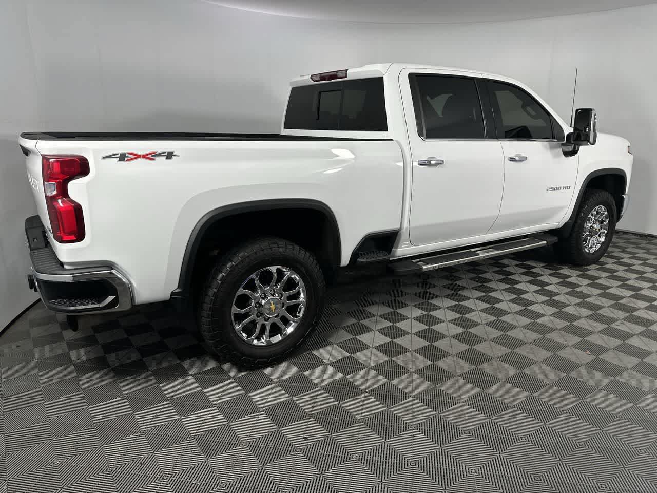 Used 2024 Chevrolet Silverado 2500 LTZ w/ LTZ Convenience Package AWD/4WD image 8