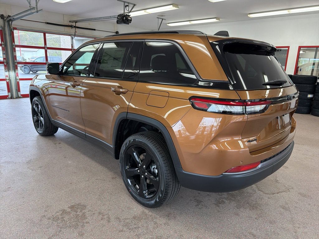 New 2026 Jeep Grand Cherokee Limited w/ Limited Altitude Package AWD/4WD image 20