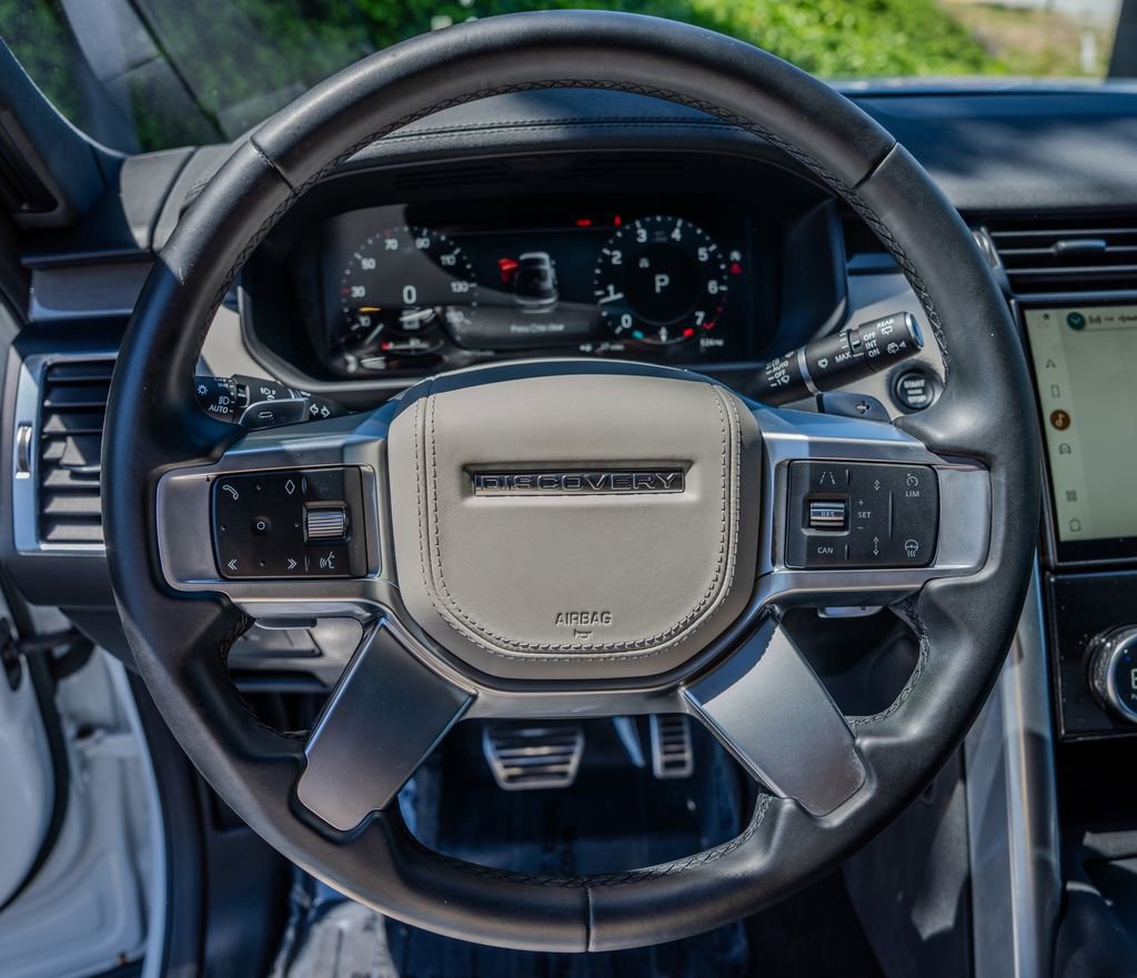 Used 2023 Land Rover Discovery Metropolitan Edition AWD/4WD image 5
