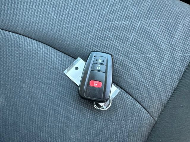 Used 2025 Toyota RAV4 XLE AWD/4WD image 5
