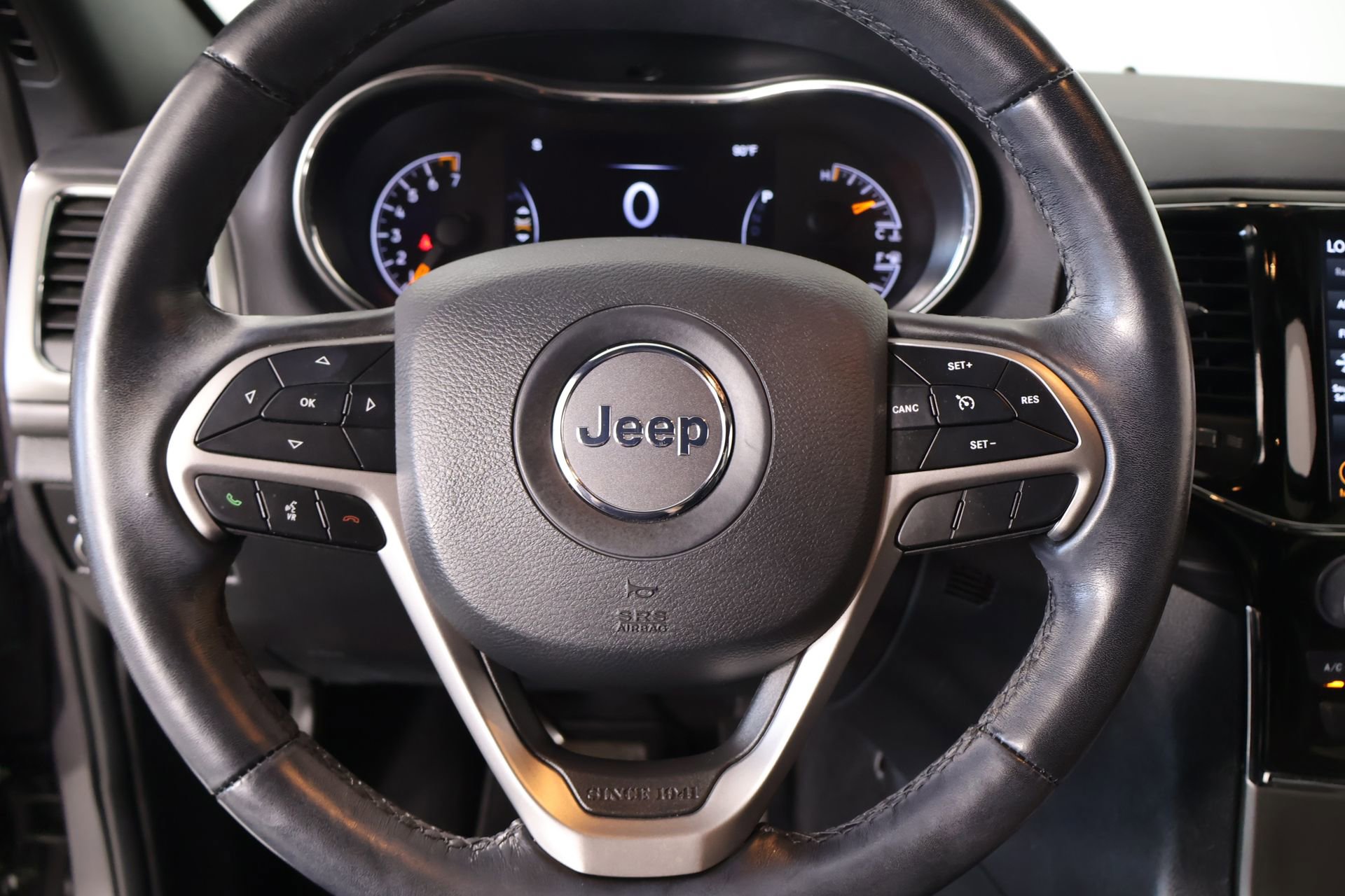 Used 2021 Jeep Grand Cherokee Laredo X AWD/4WD image 3