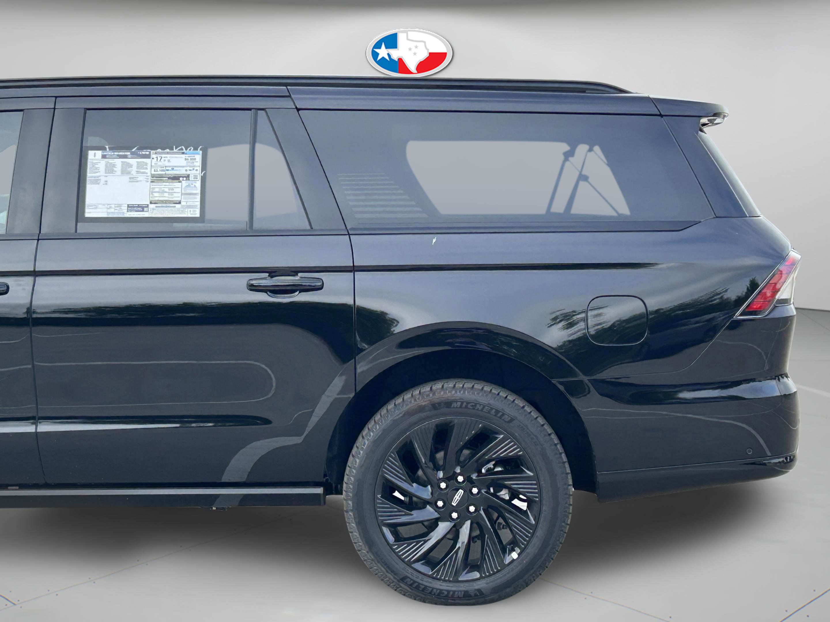 New 2025 Lincoln Navigator L Reserve w/ Jet Appearance Package image 32