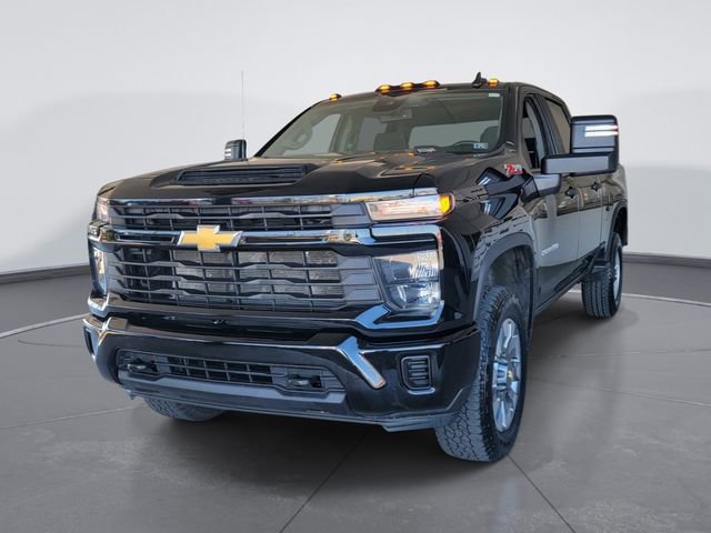 Used 2024 Chevrolet Silverado 2500 Custom w/ Custom Value Package AWD/4WD image 3