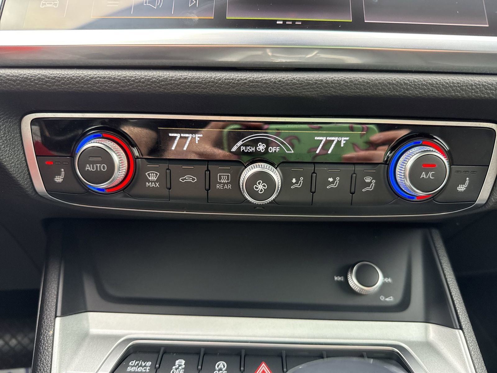 Used 2025 Audi Q3 2.0T Premium image 19