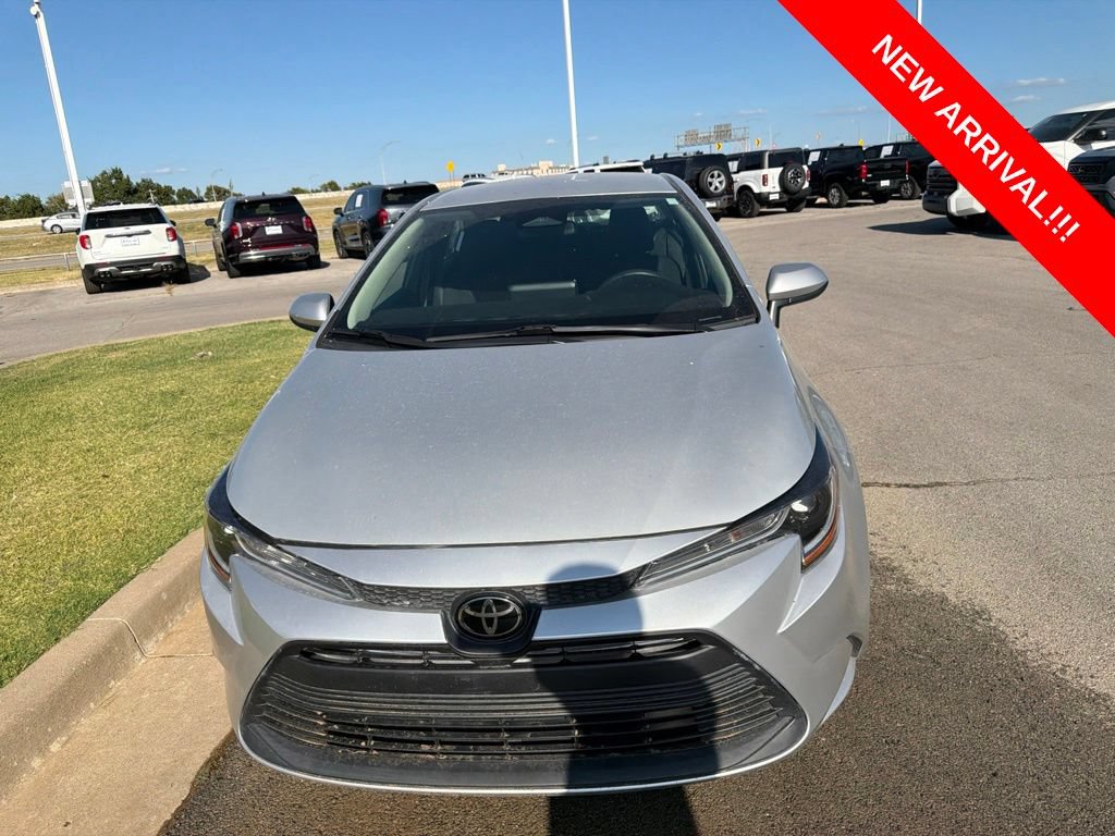 Used 2024 Toyota Corolla LE FWD image 2