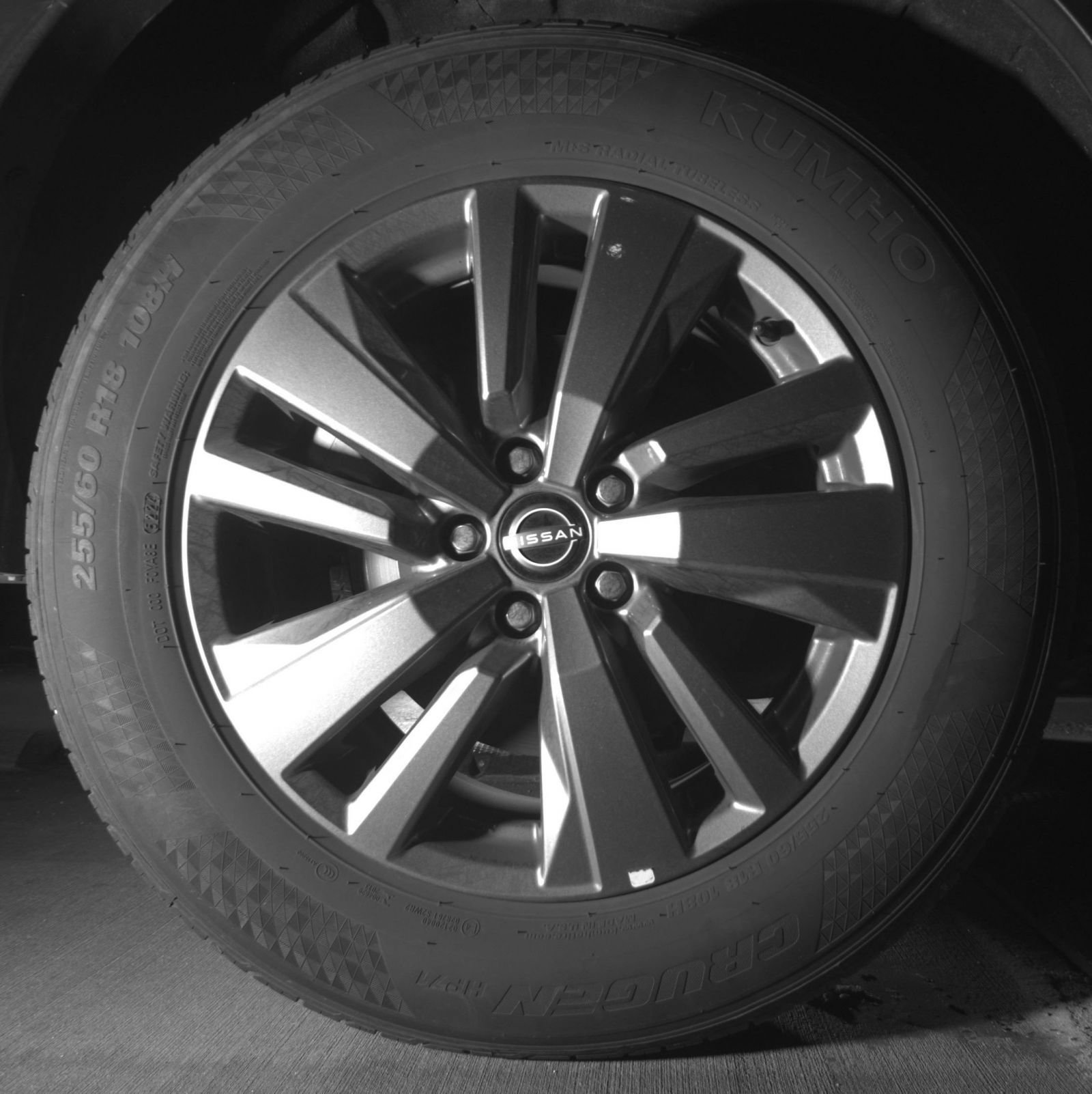 Used 2025 Nissan Pathfinder SV FWD image 15