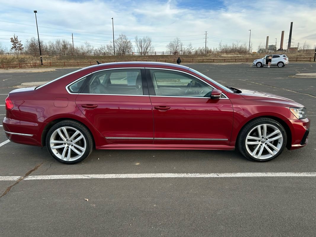 Used 2016 Volkswagen Passat 1.8T R-Line image 4