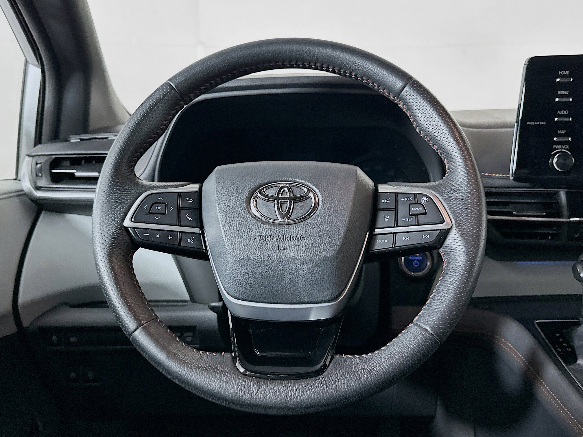 Used 2021 Toyota Sienna XSE image 18