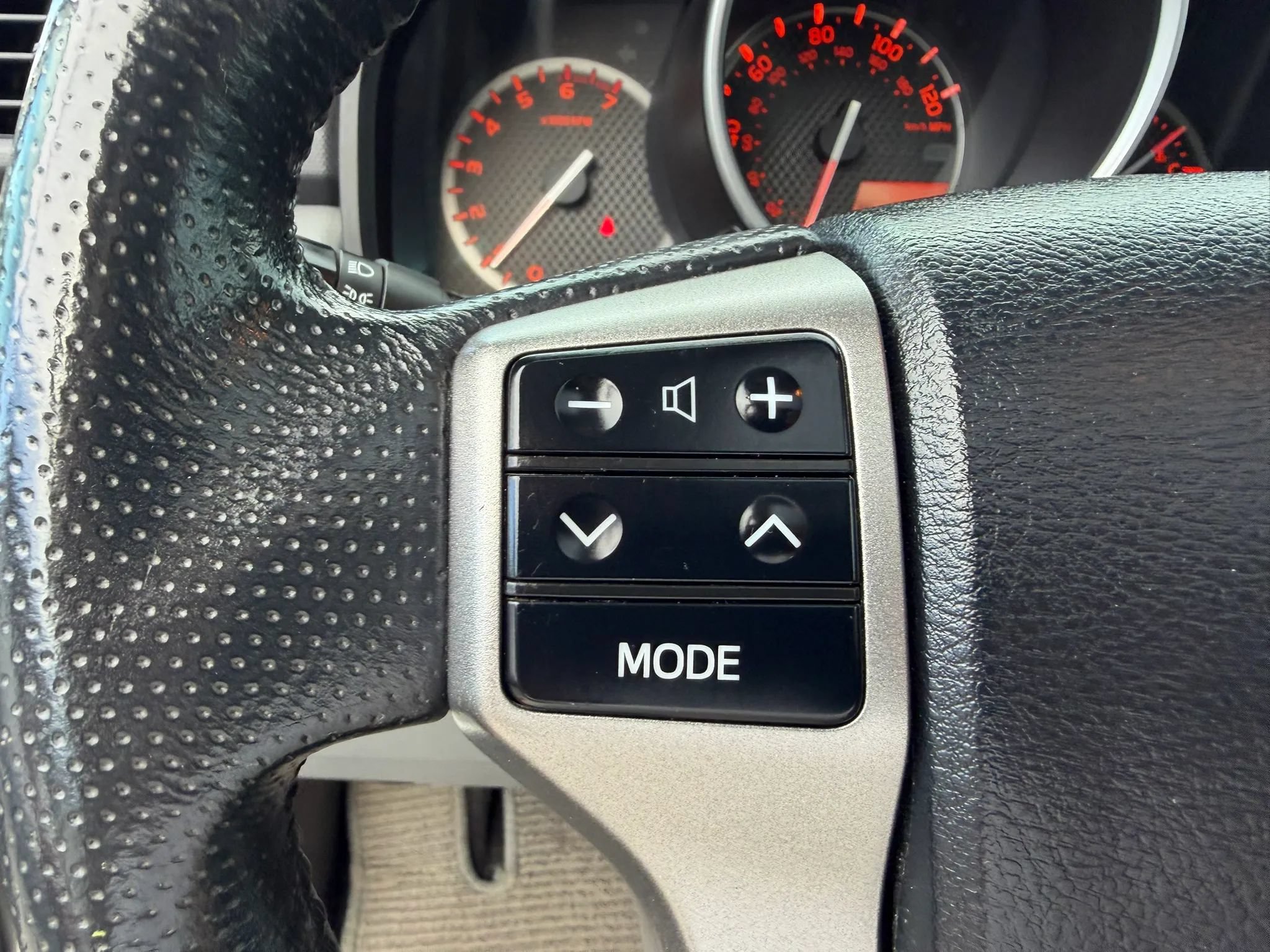Used 2010 Toyota 4Runner SR5 AWD/4WD image 31