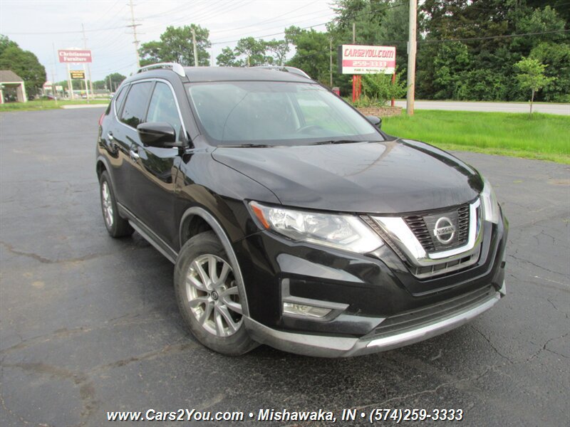 Used 2017 Nissan Rogue SV w/ SV Premium Package FWD image 1