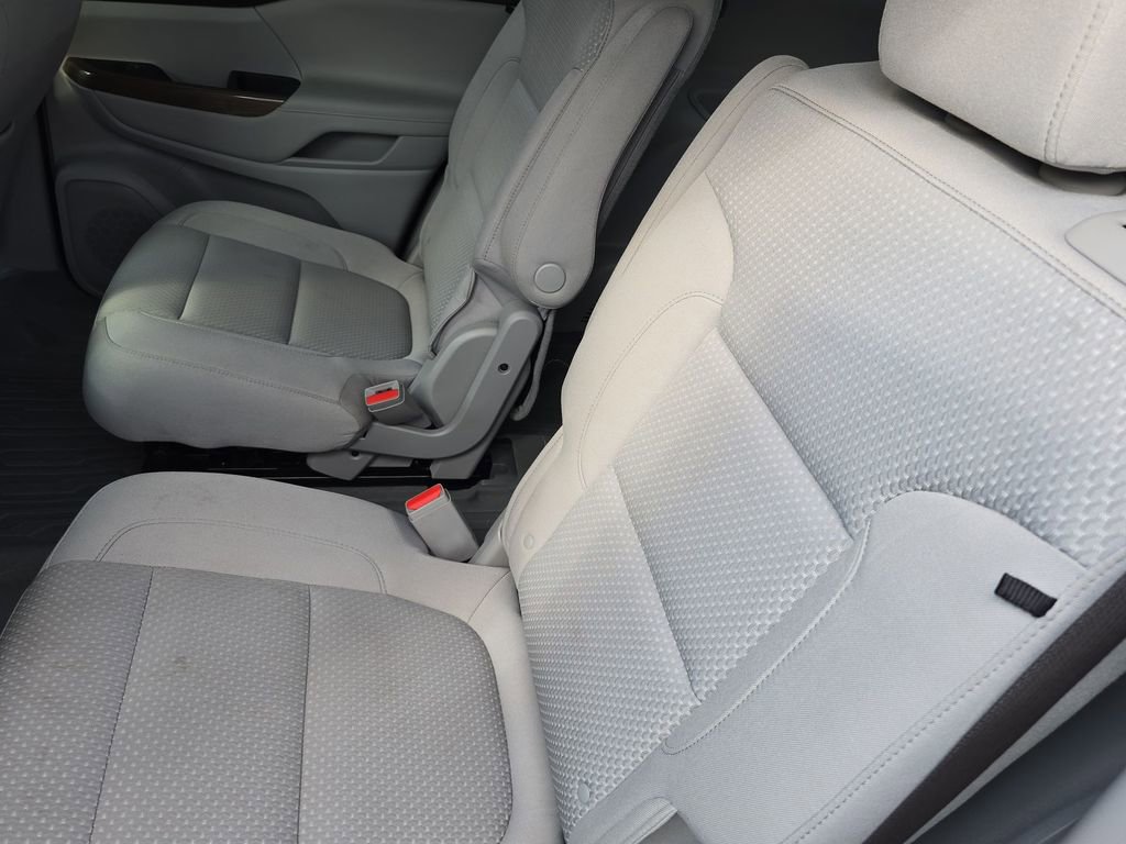 Used 2023 GMC Acadia SLE w/ Driver Convenience Package image 13