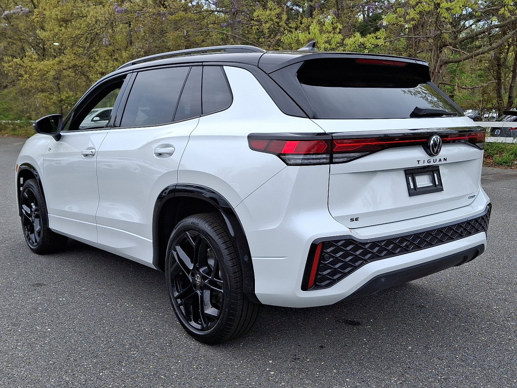 New 2026 Volkswagen Tiguan SE R-Line AWD/4WD image 5