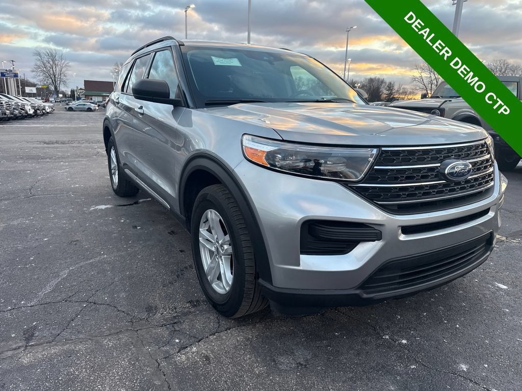 Used 2023 Ford Explorer XLT AWD/4WD image 4