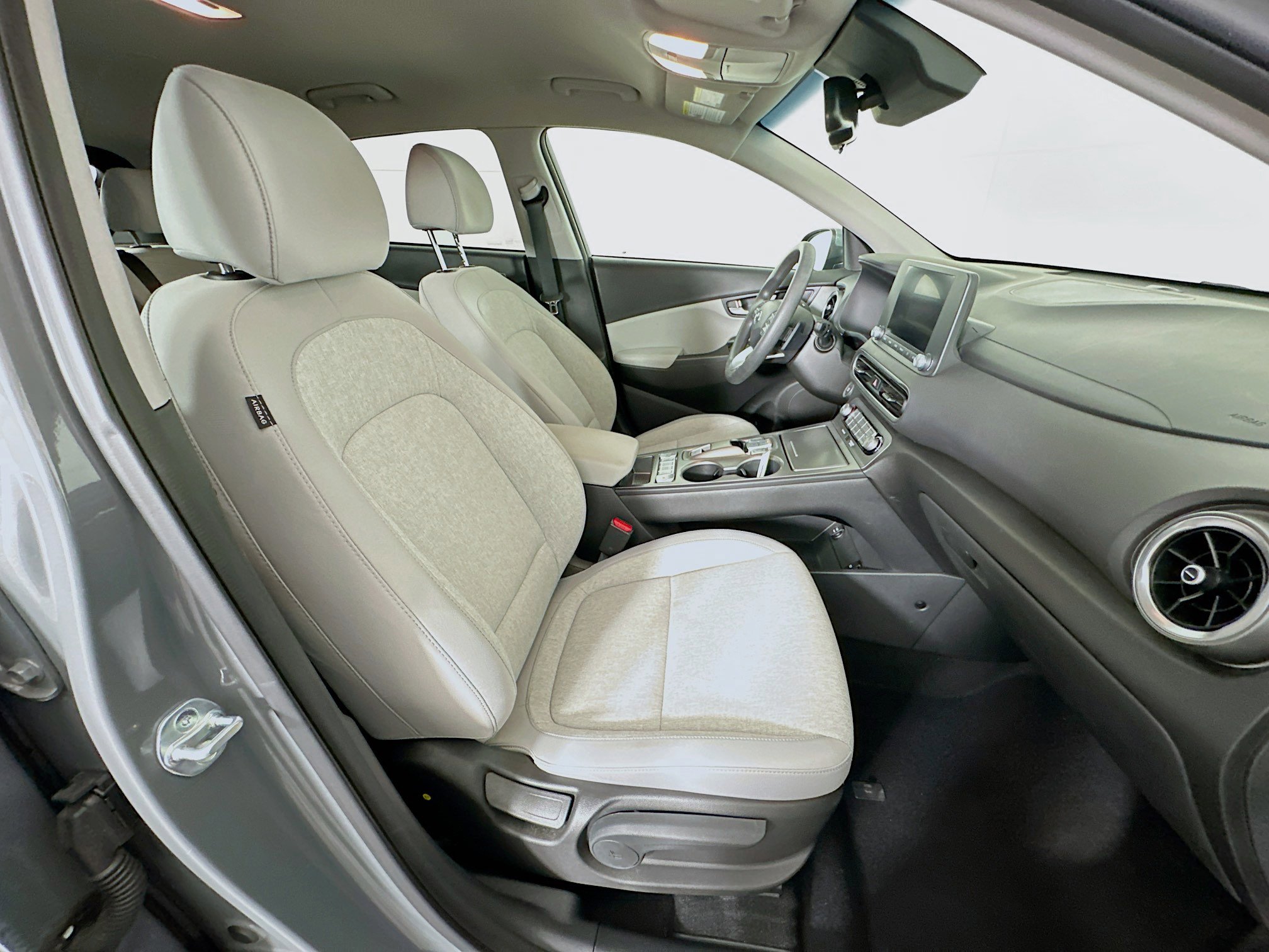 Used 2023 Hyundai Kona SE w/ Cargo Package image 30