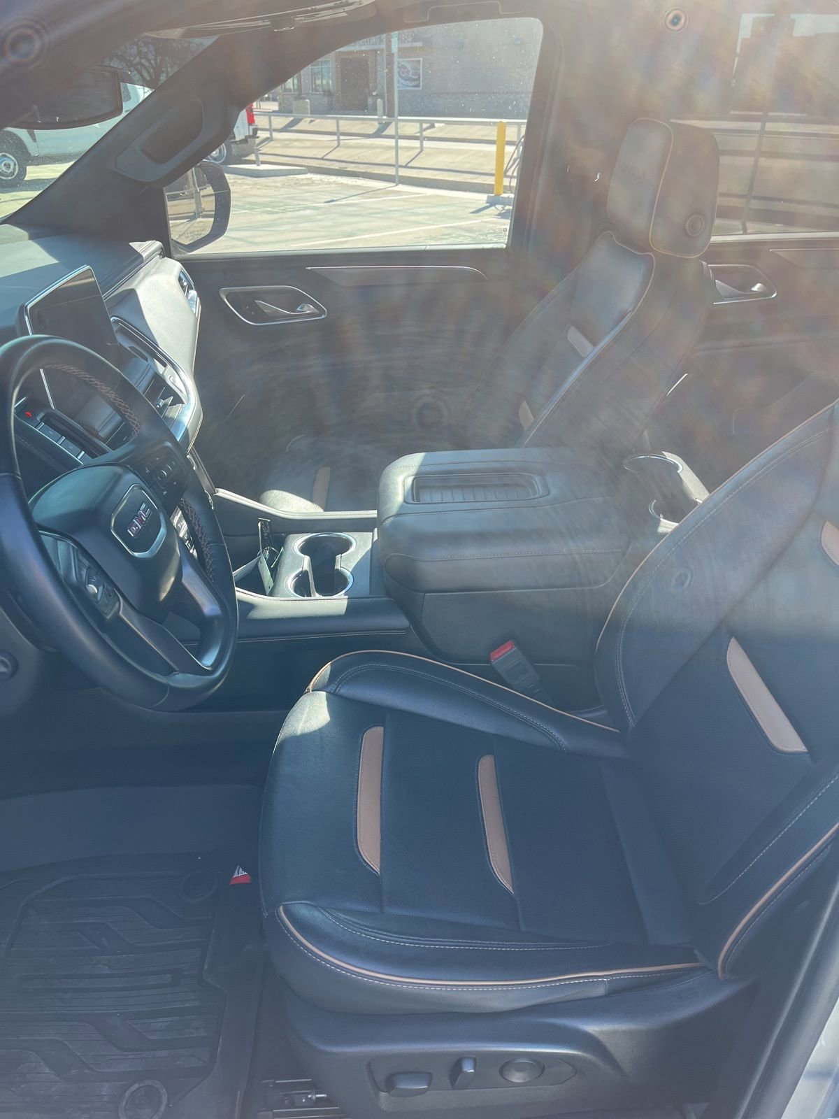 Used 2023 GMC Yukon AT4 image 9