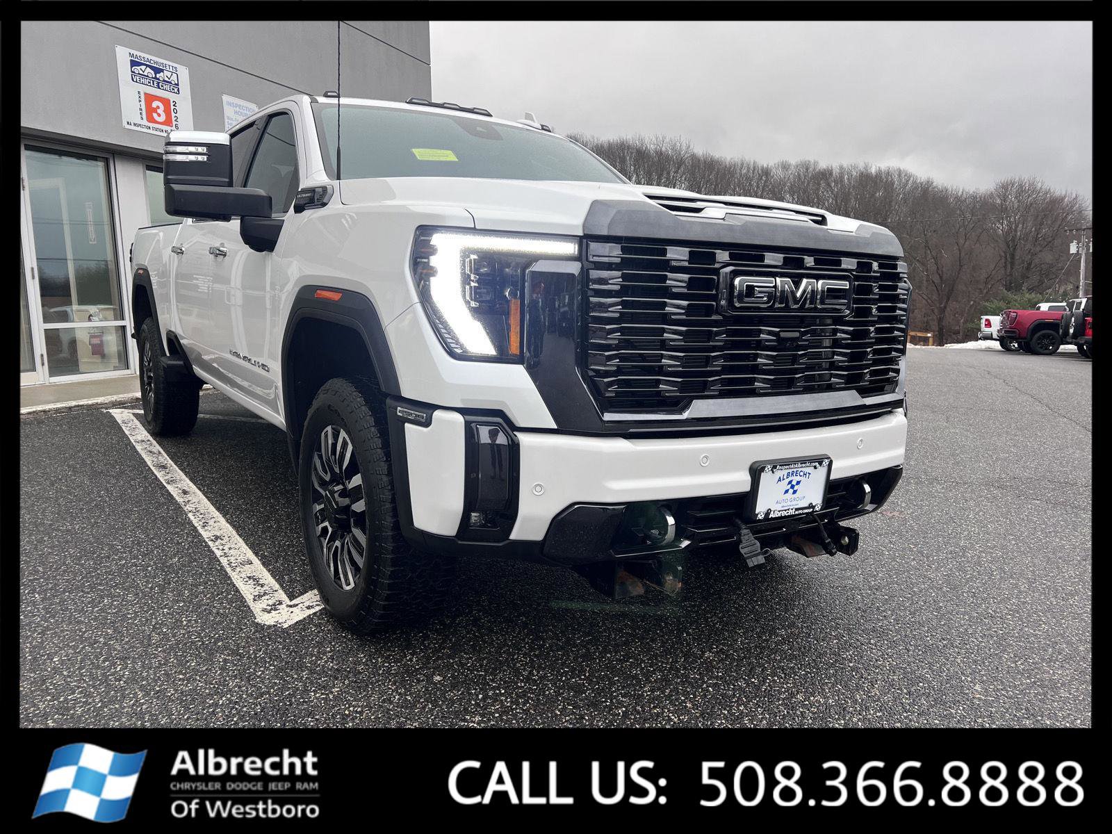 Used 2024 GMC Sierra 2500 Denali Ultimate w/ Snow Plow Prep/Camper Package image 7