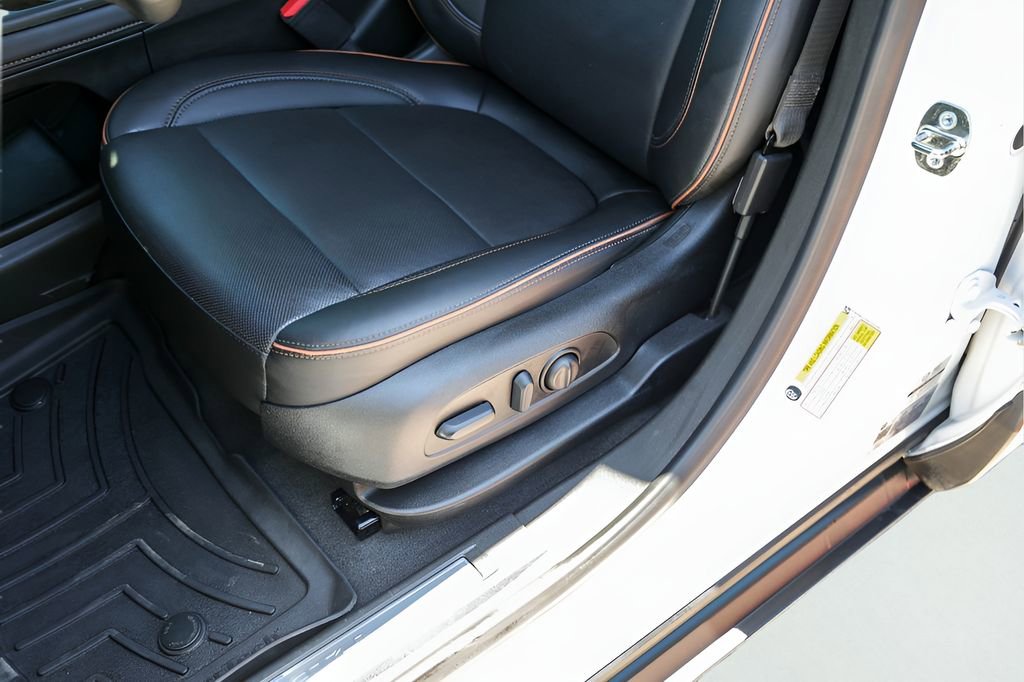 Used 2023 GMC Acadia AT4 w/ Technology Package AWD/4WD image 11