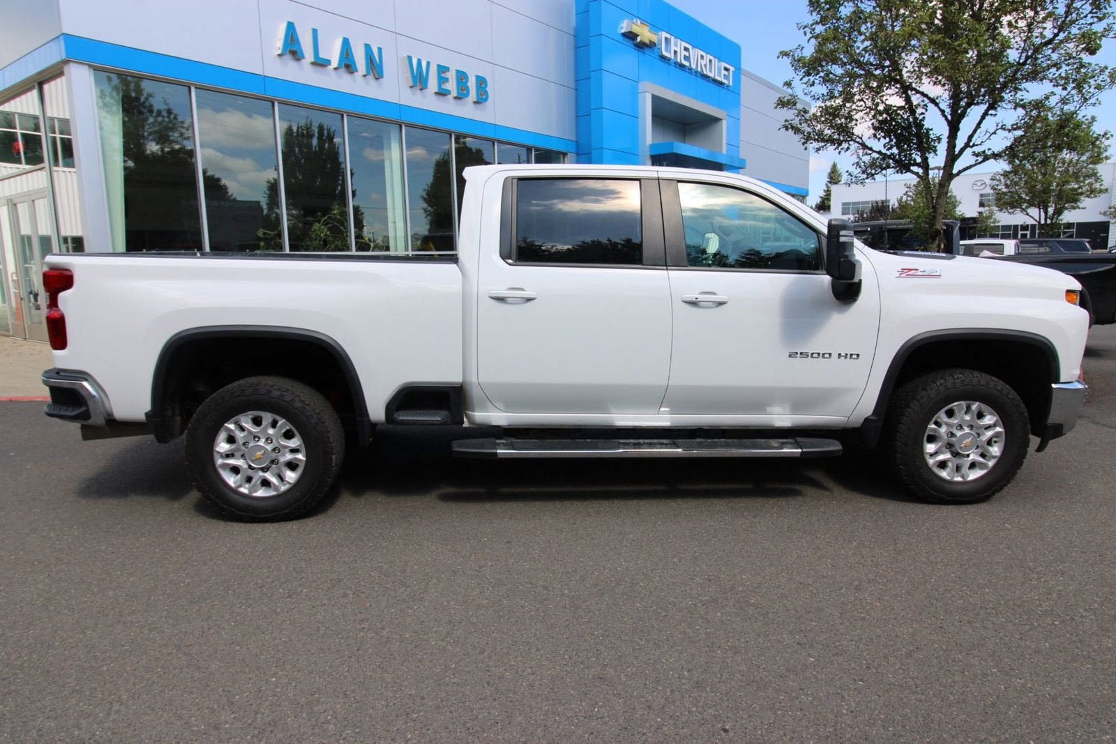 Used 2022 Chevrolet Silverado 2500 LT w/ Convenience Package AWD/4WD image 3