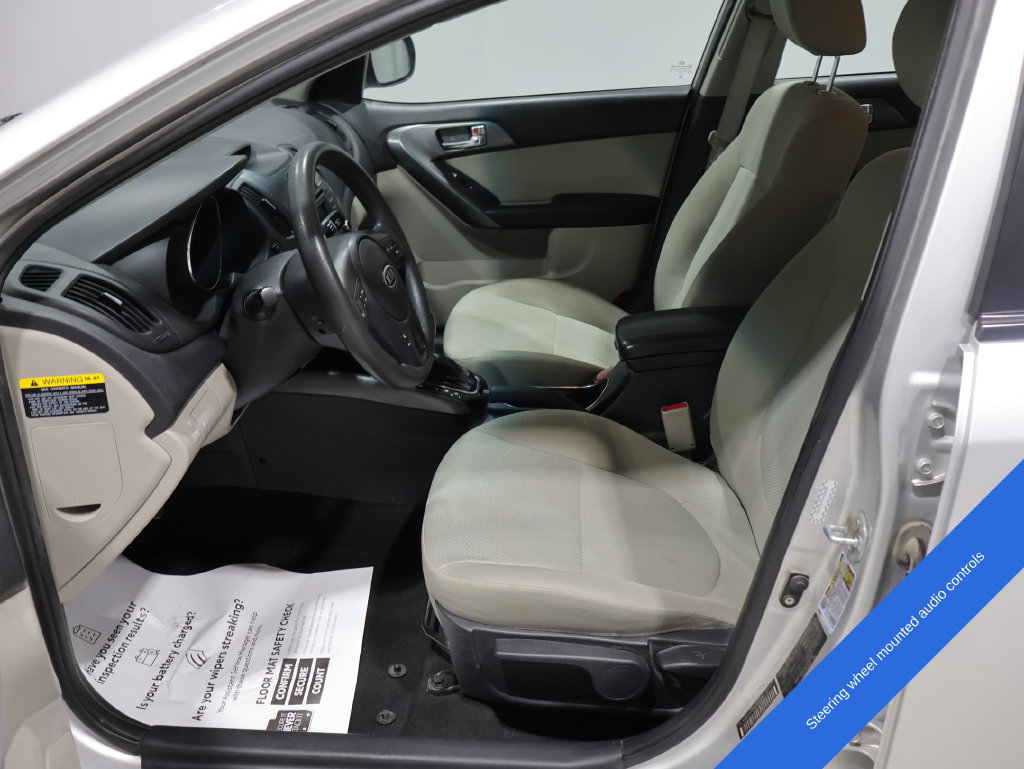 Used 2013 Kia Forte EX w/ Premium Pkg FWD image 2