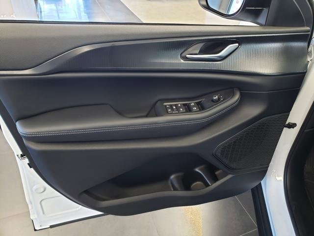 New 2025 Jeep Grand Cherokee L Laredo w/ Luxury Tech Group I image 12