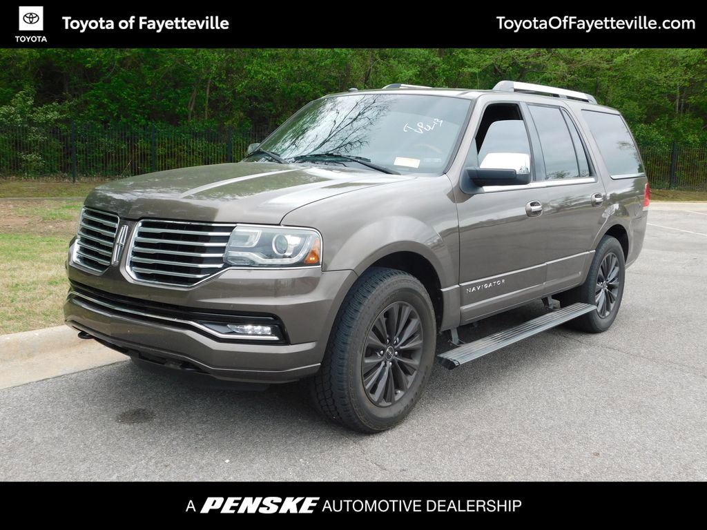 Used 2016 Lincoln Navigator Select image 1