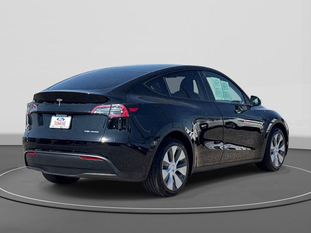 Used 2022 Tesla Model Y Long Range image 4