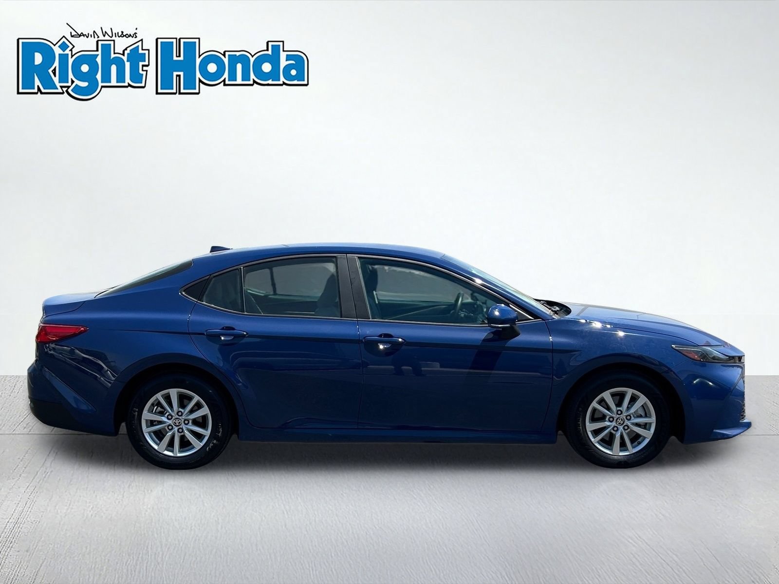 Used 2025 Toyota Camry LE w/ Convenience Package FWD image 7