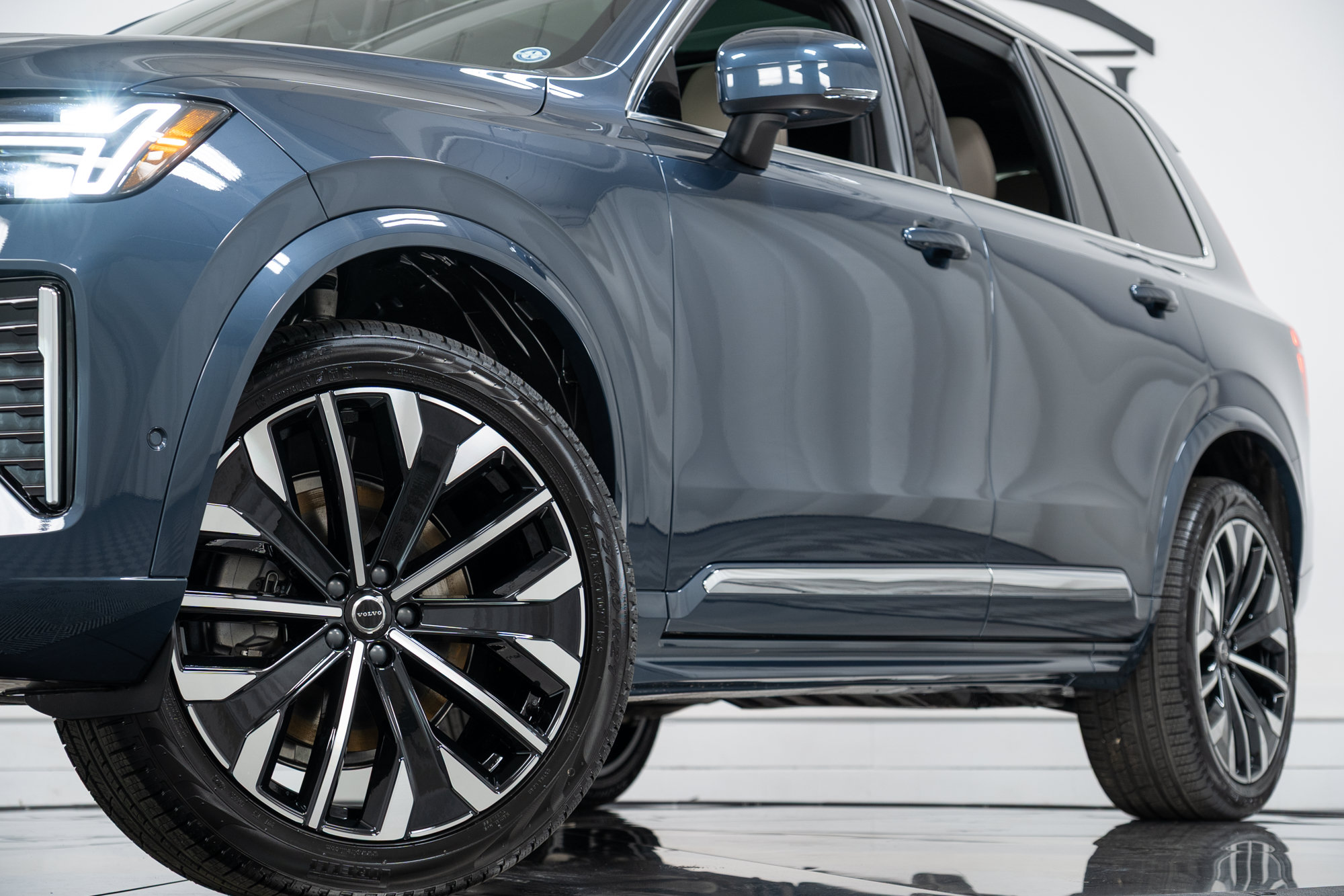 New 2026 Volvo XC90 B5 Plus w/ Protection Package AWD/4WD image 28
