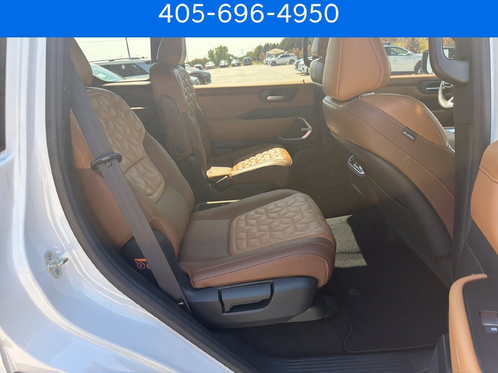 Used 2025 Nissan Armada Platinum Reserve AWD/4WD image 30