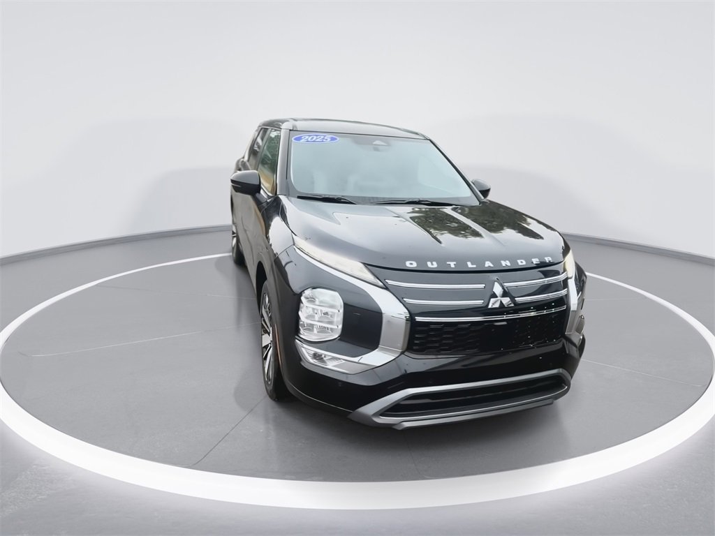 New 2025 Mitsubishi Outlander SE image 3