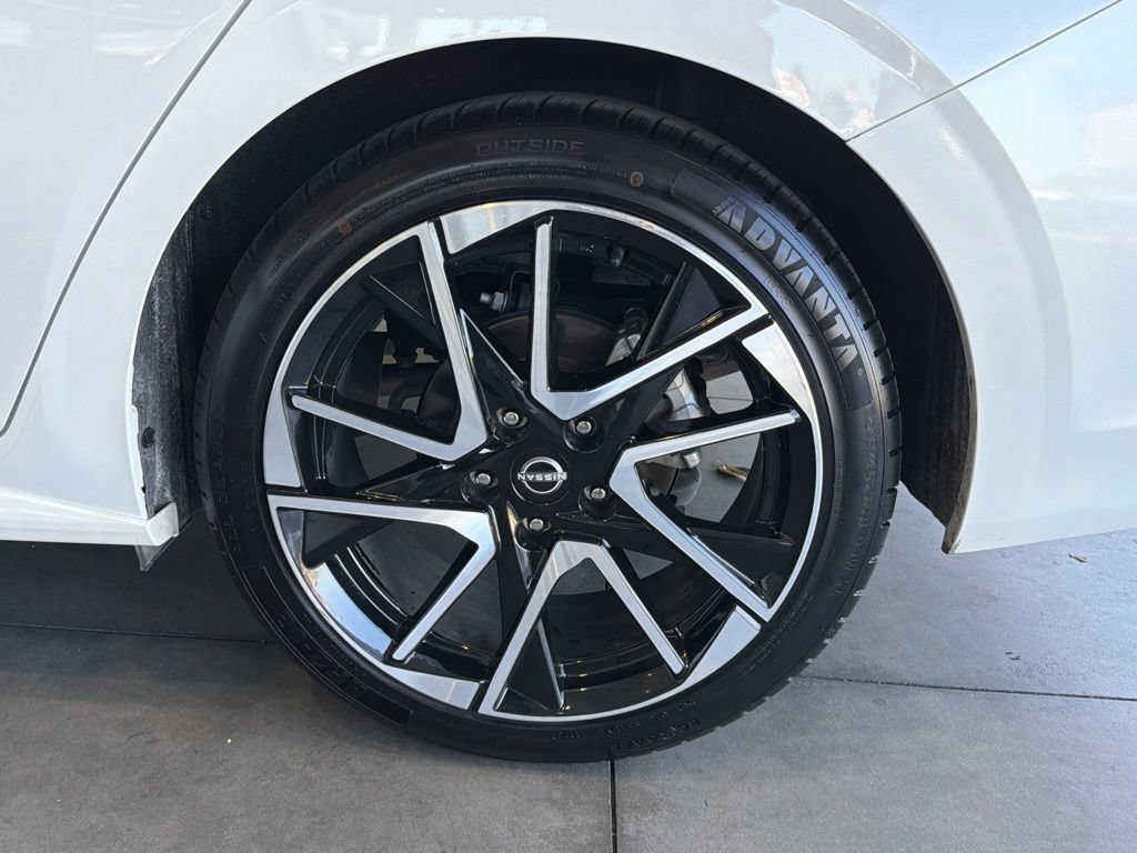 Used 2025 Nissan Sentra SR FWD image 16