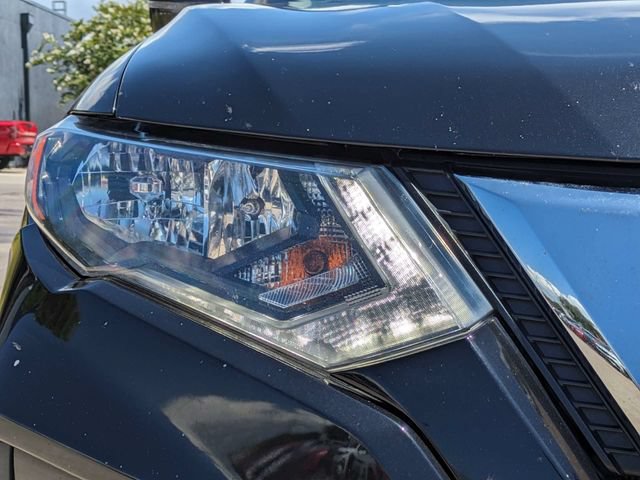 Used 2020 Nissan Rogue SV FWD image 11