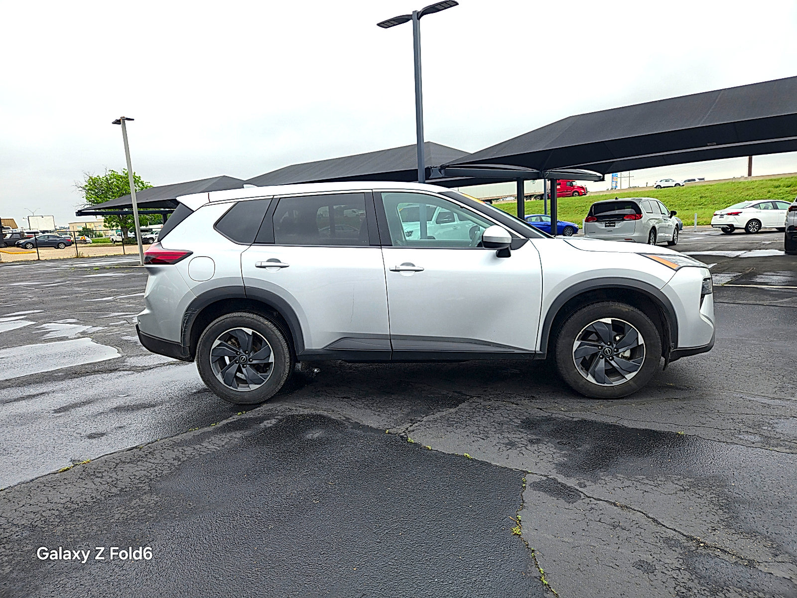 Used 2024 Nissan Rogue SV FWD image 5