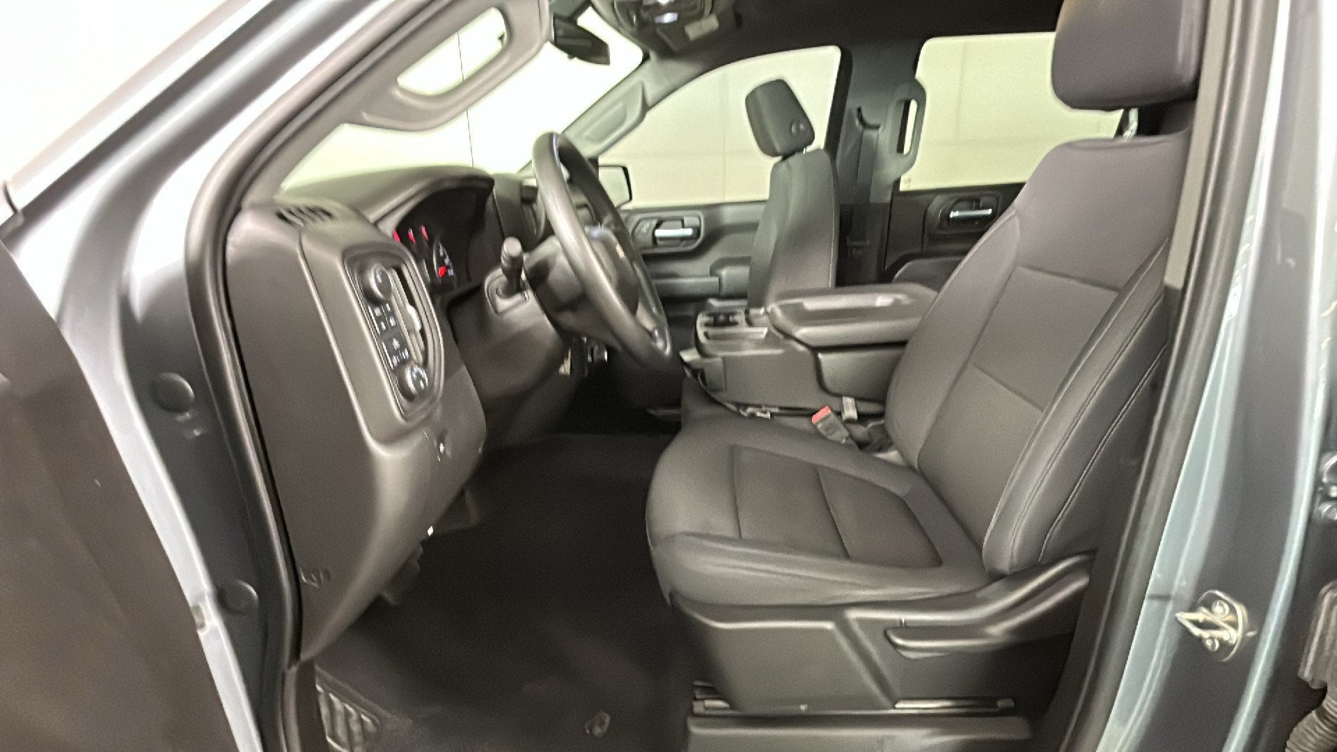 Used 2020 Chevrolet Silverado 1500 Custom w/ Custom Value Package AWD/4WD image 14