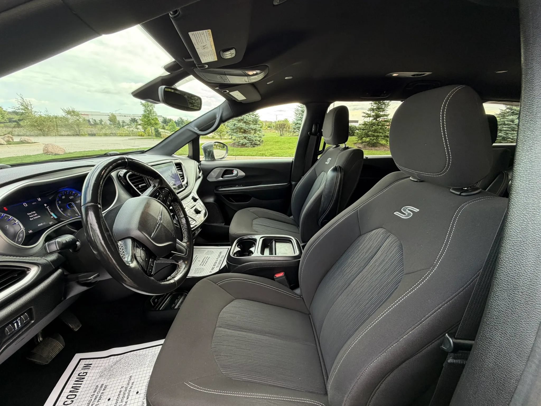 Used 2021 Chrysler Pacifica Touring w/ S Appearance Package FWD image 14
