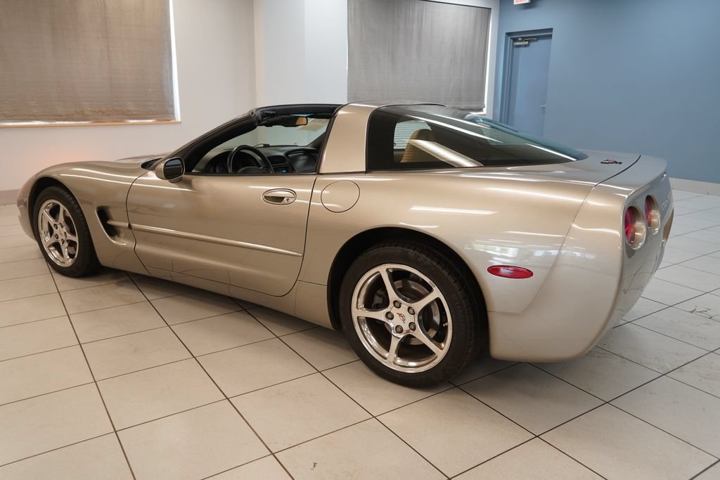 Used 2002 Chevrolet Corvette Coupe w/ Preferred Equipment Group1 RWD image 7