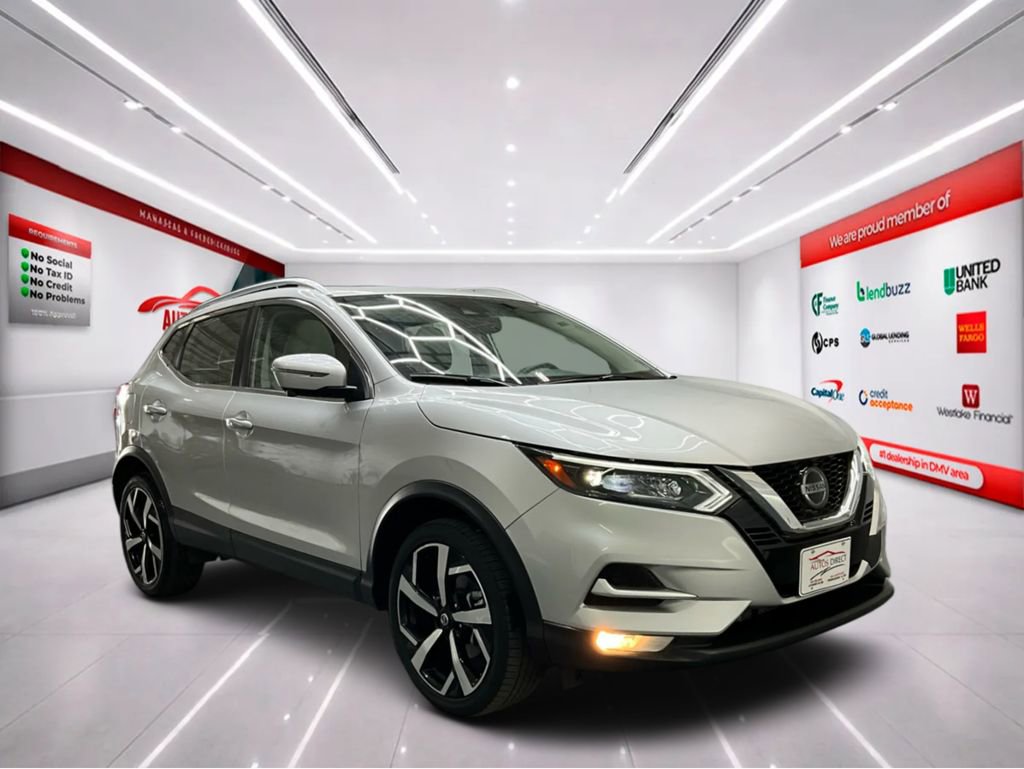 Used 2022 Nissan Rogue Sport SL w/ Premium Package image 2