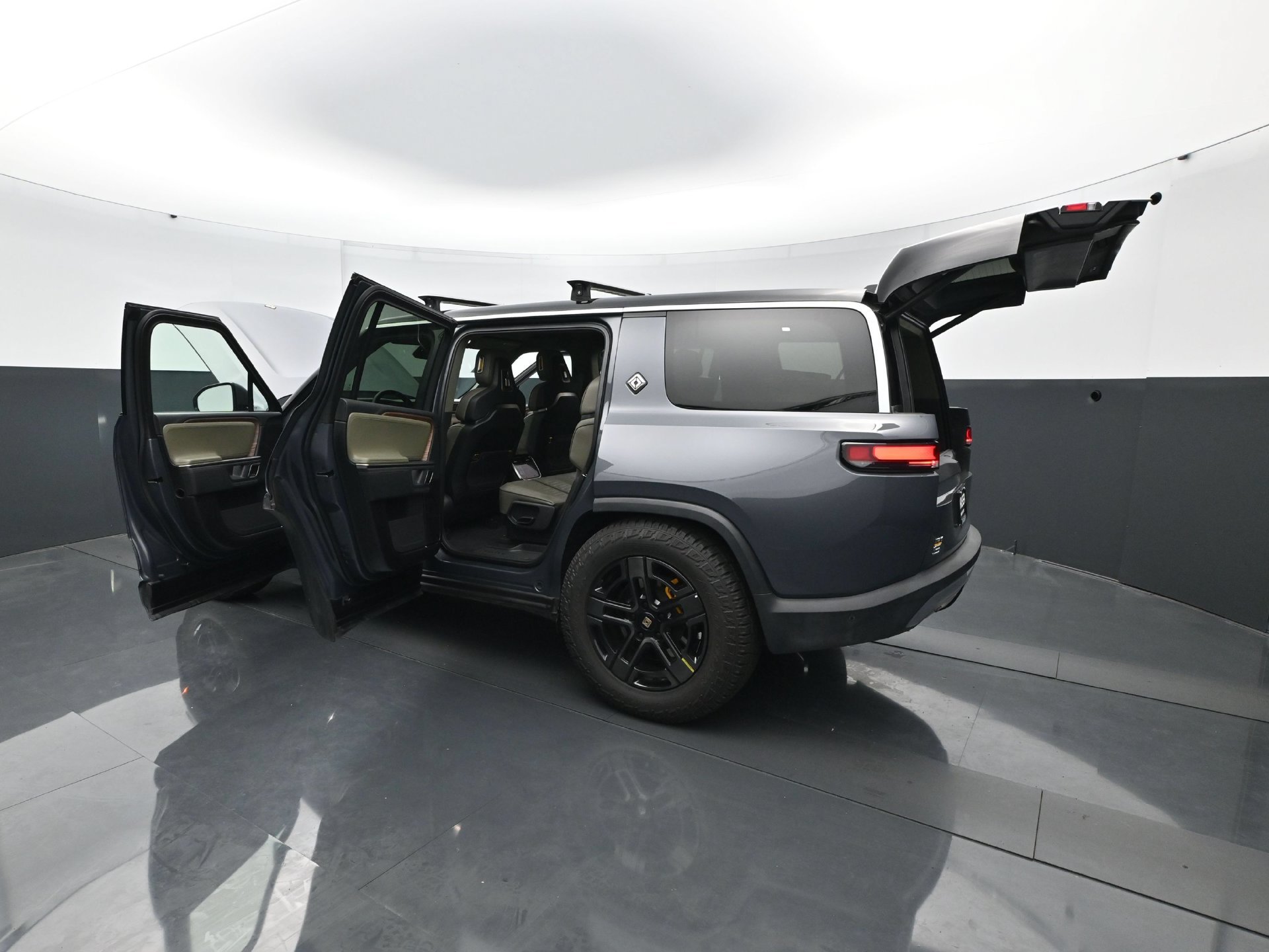 Used 2023 Rivian R1S Adventure Quad AWD/4WD image 33