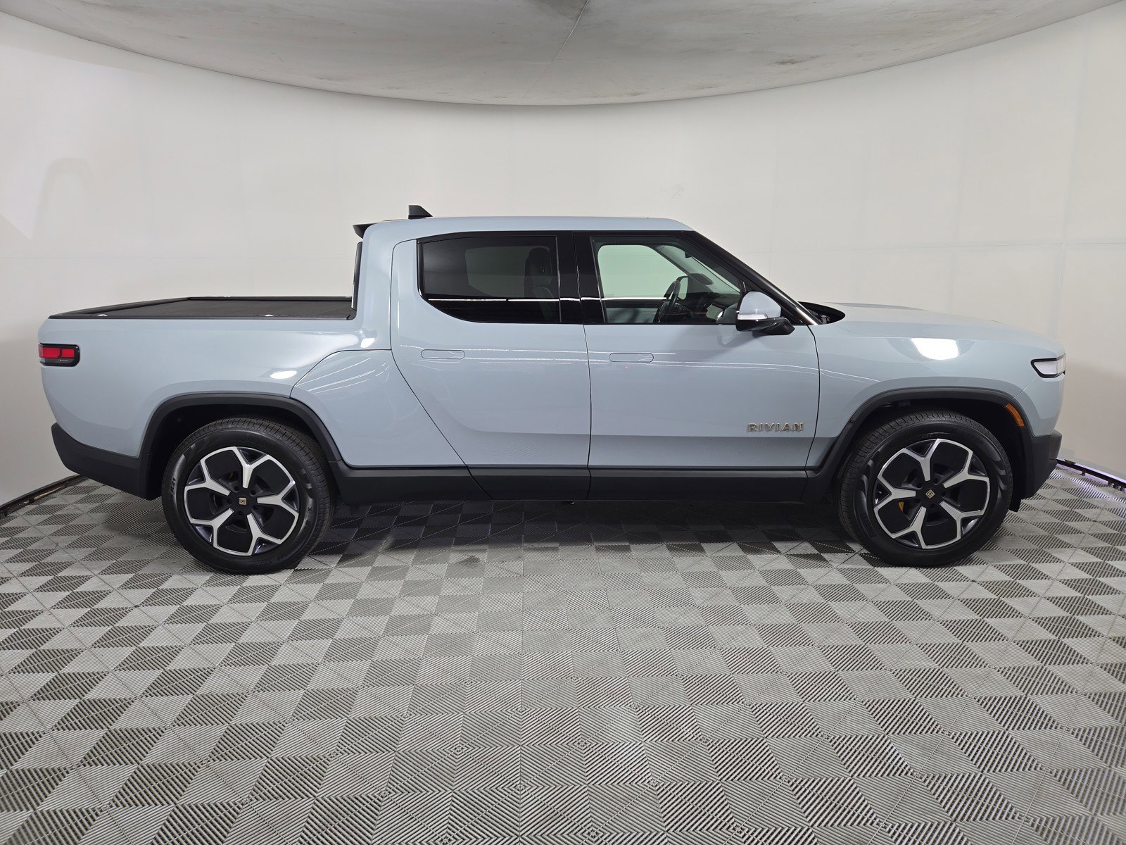 Used 2022 Rivian R1T Adventure image 6