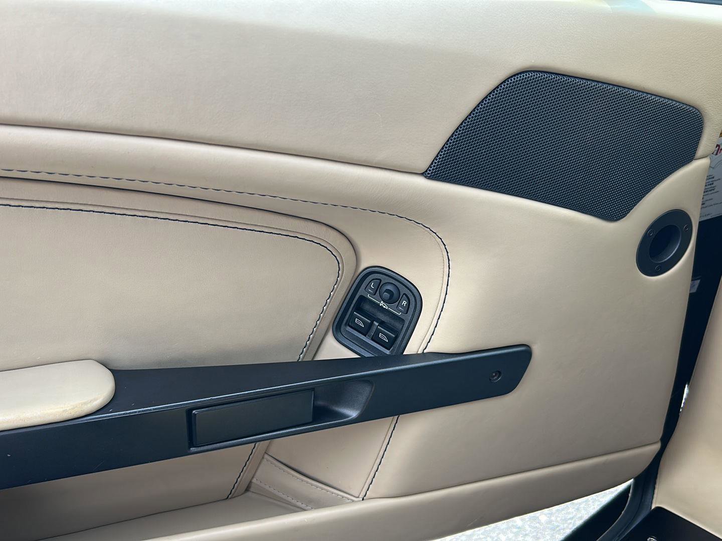 Used 2008 Aston Martin V8 Vantage Roadster RWD image 10