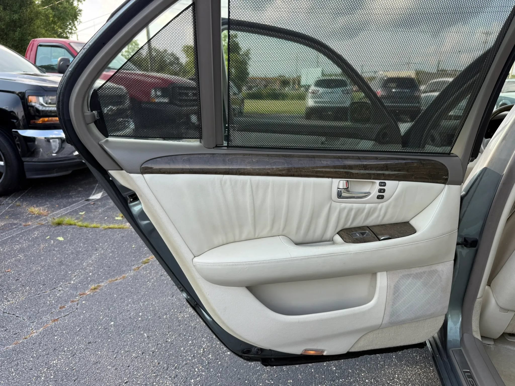 Used 2001 Lexus LS 430 RWD image 16