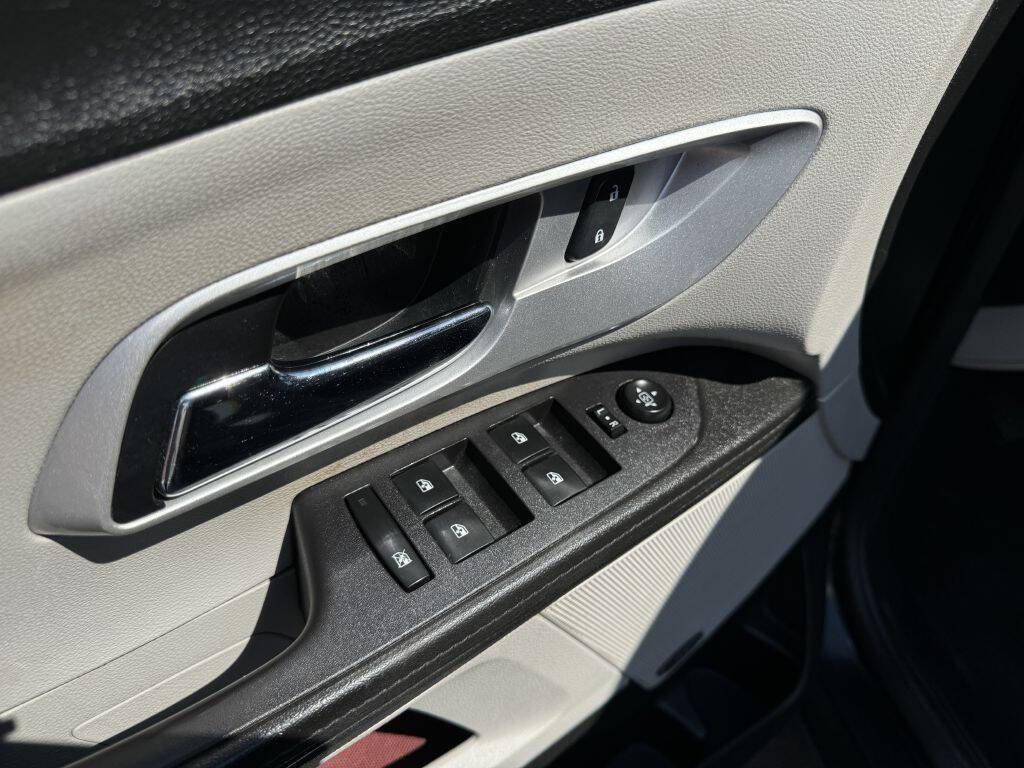 Used 2017 Chevrolet Equinox LT w/ Convenience Package image 10